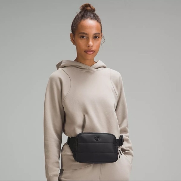 Lululemon Everywhere Belt Bag Large Wunder Puff Black Puffy Crossbody Bag Nwt - Picture 4 of 5